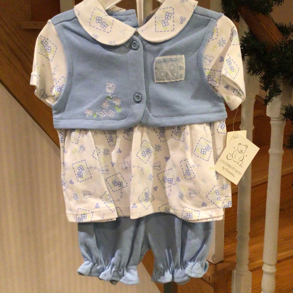 🛍2 for $30🛍Baby 2 piece outfit blue and white blummer